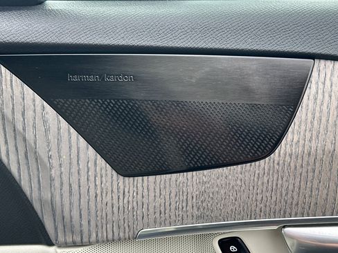 Certified 2023 Volvo XC90 T8 Plus AWD/4WD image 21