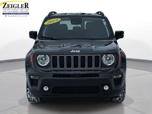 Used 2023 Jeep Renegade Limited image 2