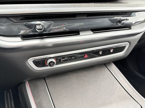 Used 2025 BMW X5 xDrive40i w/ M Sport Package AWD/4WD image 19