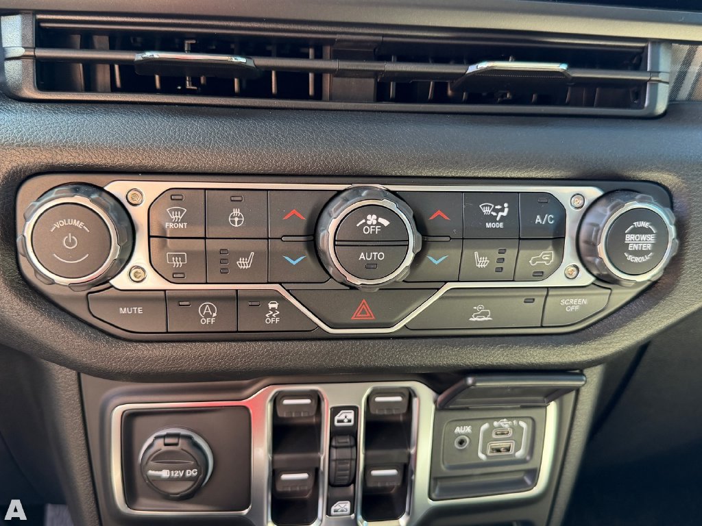 Used 2020 Jeep Compass Latitude FWD image 10