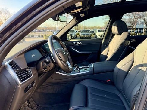 Used 2022 BMW X5 xDrive40i w/ Premium Package image 2