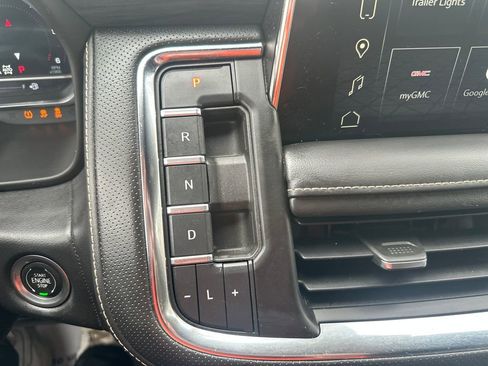 Used 2022 GMC Yukon SLT AWD/4WD image 16