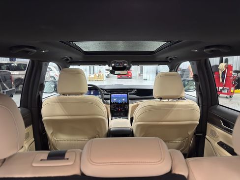 New 2024 Jeep Grand Cherokee Limited 4xe image 9