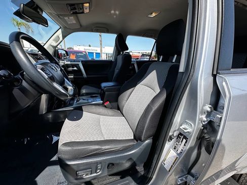 Used 2020 Toyota 4Runner SR5 AWD/4WD image 21