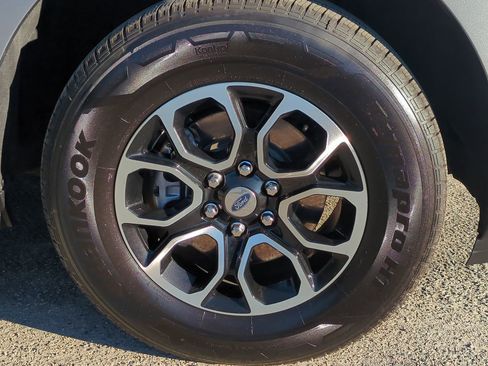 Used 2024 Ford Expedition XLT image 11