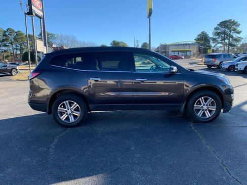 Used 2017 Chevrolet Traverse LT image 4