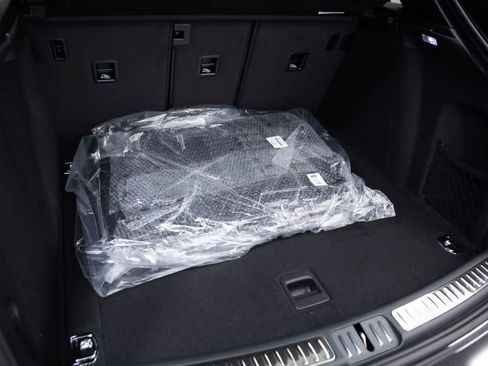 Certified 2026 Porsche Macan AWD/4WD image 39