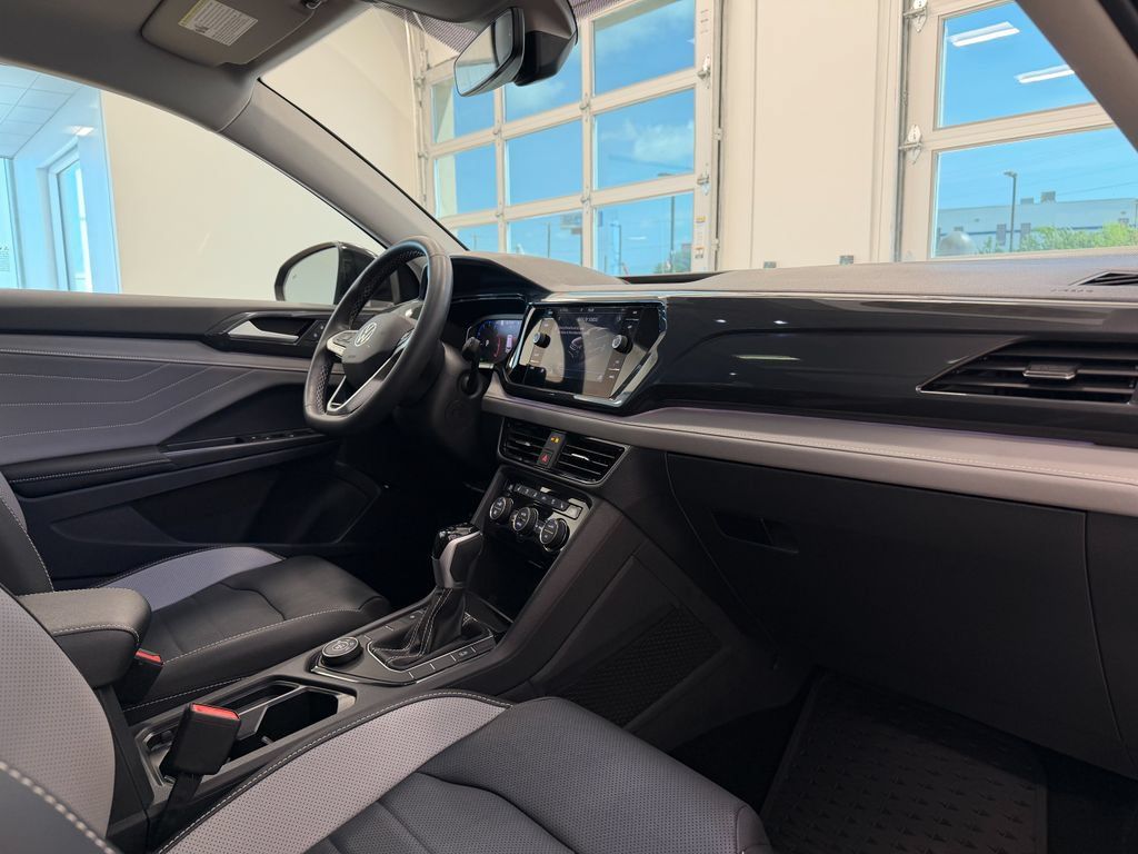 Used 2024 Volkswagen Taos SEL AWD/4WD image 17