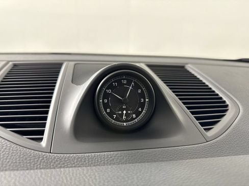 Certified 2023 Porsche Macan w/ Premium Package Plus AWD/4WD image 29