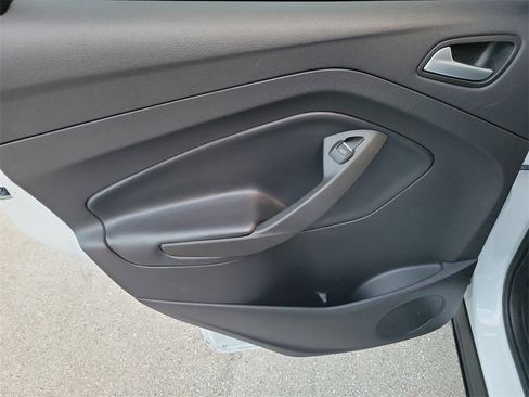 Used 2019 Ford Escape SE image 11