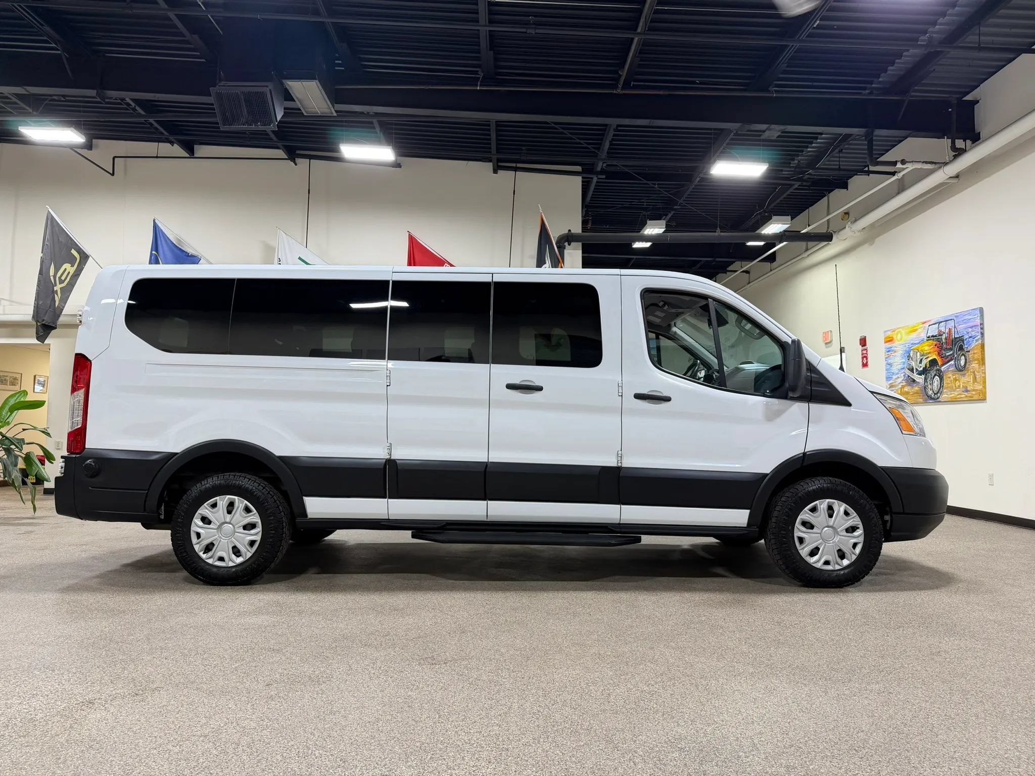 Used 2019 Ford Transit 350 XLT RWD image 7