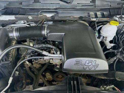 Used 2018 RAM 1500 Express w/ Express Value Package image 28