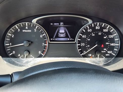 Used 2017 Nissan Pathfinder SV AWD/4WD image 14