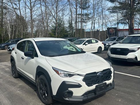 Used 2024 Subaru Crosstrek 2.0i image 3
