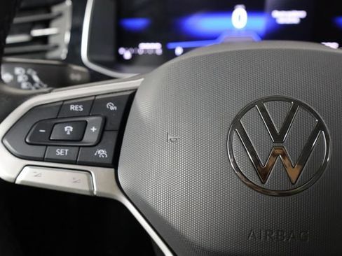 Used 2025 Volkswagen Jetta SE FWD image 8