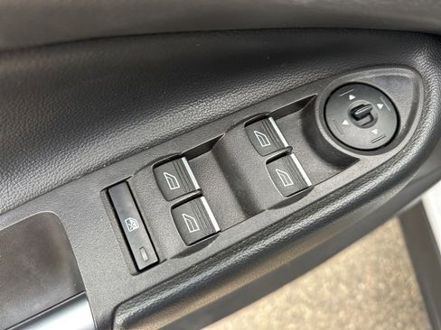 Used 2019 Ford Escape SE image 13