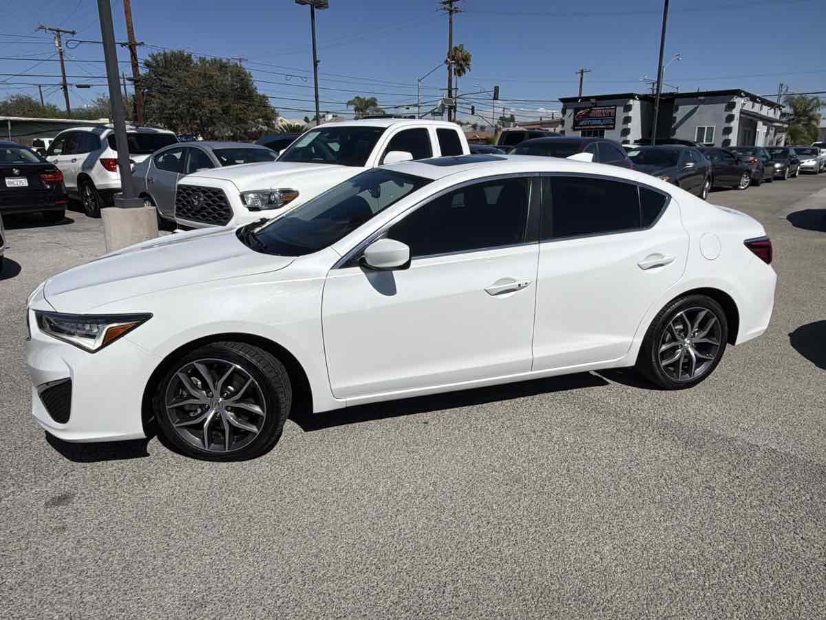 Used 2019 Acura ILX w/ Technology Package FWD image 2