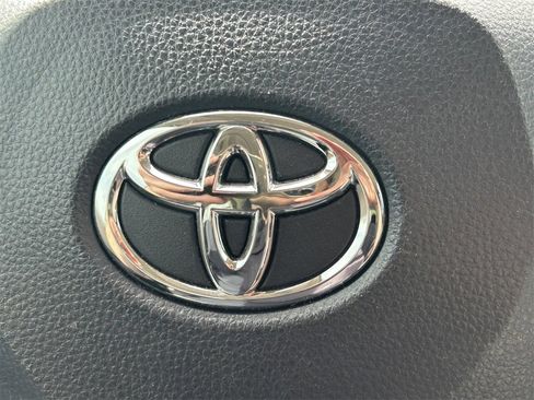 Used 2021 Toyota Corolla LE image 35