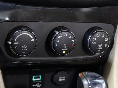 Used 2013 Chrysler 200 Limited FWD image 46