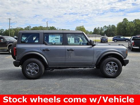 New 2025 Ford Bronco Base image 13