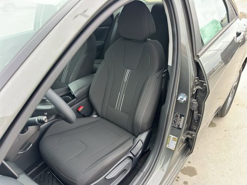 New 2026 Hyundai Elantra Hybrid FWD image 23