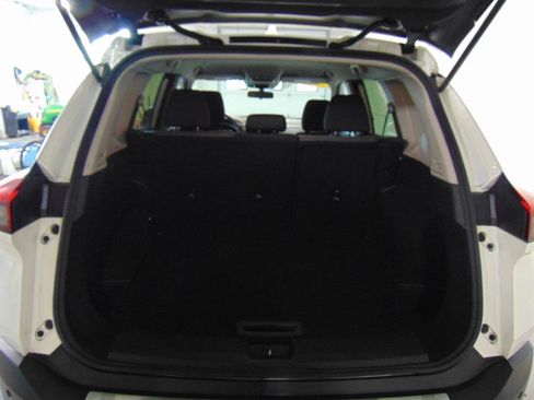 Used 2023 Nissan Rogue SV FWD image 7