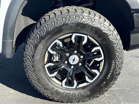 Used 2024 Chevrolet Silverado 1500 ZR2 w/ Technology Package image 32