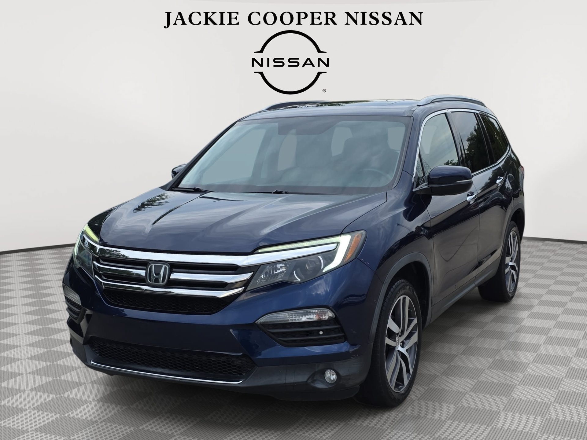 Used 2018 Honda Pilot Touring image 1