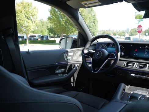 New 2025 Mercedes-Benz GLS 450 4MATIC image 23