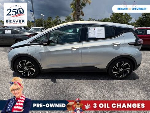 Used 2022 Chevrolet Bolt LT w/ Infotainment Package FWD image 4