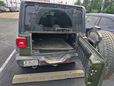 Used 2020 Jeep Wrangler Unlimited Sahara AWD/4WD image 33