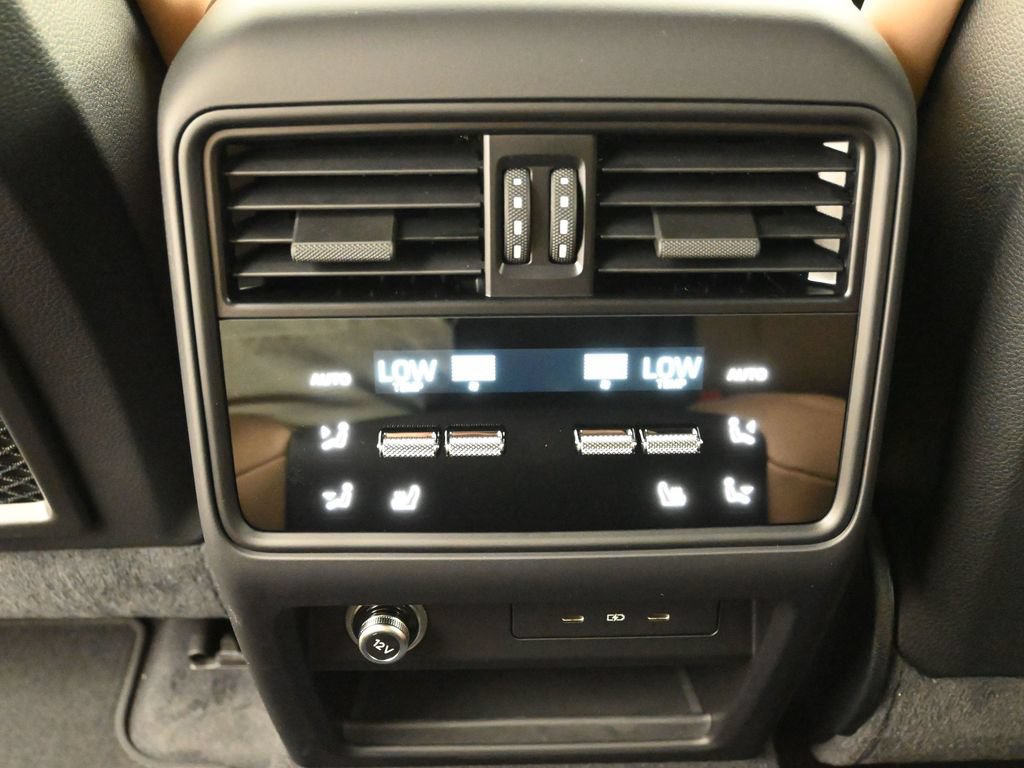 Certified 2025 Porsche Cayenne E-Hybrid AWD/4WD image 19