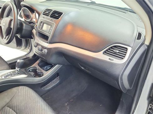 Used 2020 Dodge Journey SE image 28