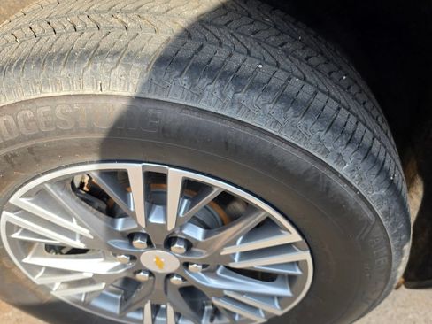 Used 2025 Chevrolet Traverse LT FWD image 14