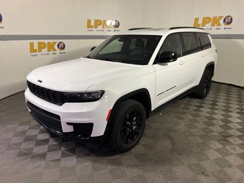 Used 2024 Jeep Grand Cherokee L Altitude AWD/4WD image 7