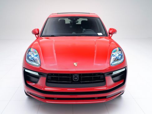 Certified 2026 Porsche Macan AWD/4WD image 6