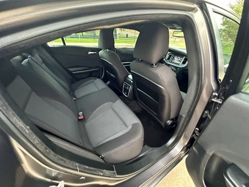 Used 2017 Dodge Charger SE RWD image 22