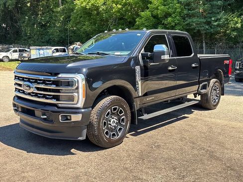Used 2023 Ford F250 Platinum w/ FX4 Off-Road Package AWD/4WD image 3