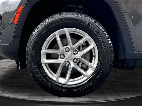 Certified 2024 Jeep Grand Cherokee Laredo X w/ Trailer Tow Package AWD/4WD image 9