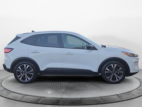 Used 2021 Ford Escape SE w/ SE Sport Appearance Package image 6