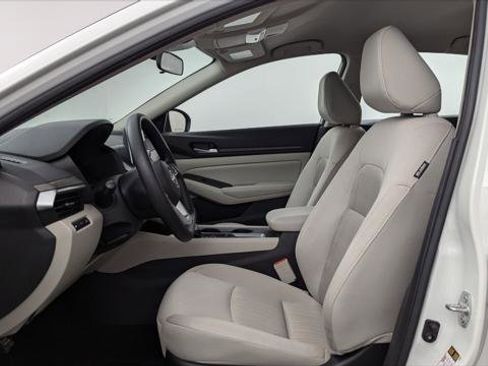 Used 2025 Nissan Altima 2.5 SV image 14