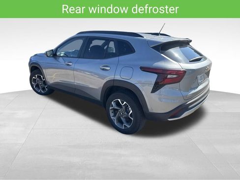 Certified 2025 Chevrolet Trax LT w/ LT Convenience Package FWD image 11