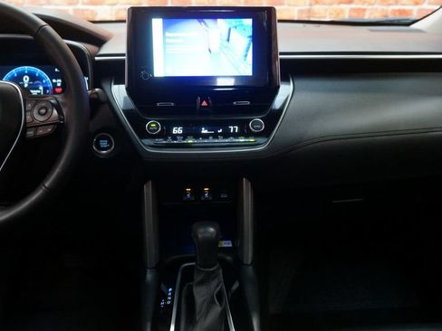 Used 2023 Toyota Corolla Cross XLE w/ Convenience Package AWD/4WD image 34