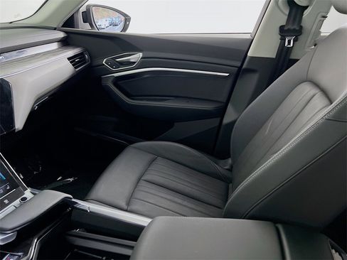 Used 2024 Audi Q8 e-tron Premium Plus image 24