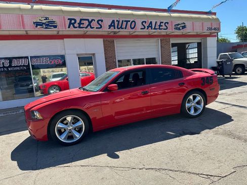 Used 2014 Dodge Charger R/T RWD image 2