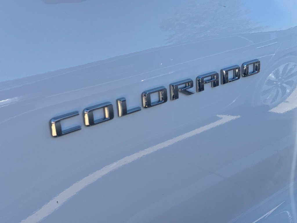 Used 2025 Chevrolet Colorado Z71 w/ Technology Package AWD/4WD image 34
