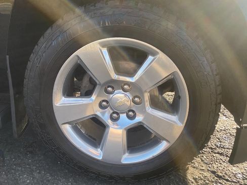 Used 2017 Chevrolet Suburban Premier image 10