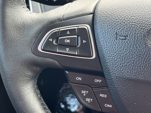Used 2017 Ford Focus Titanium FWD image 18