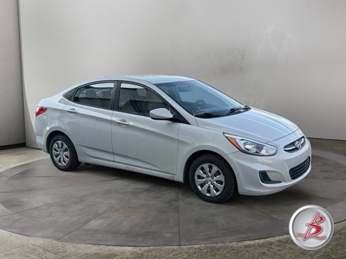Used 2016 Hyundai Accent SE image 1
