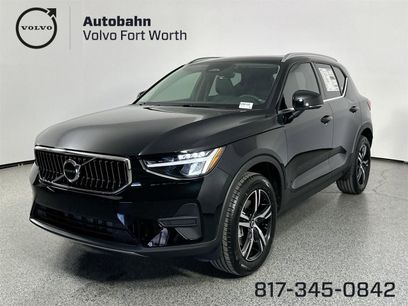 New 2025 Volvo XC40 B5 Core w/ Climate Package